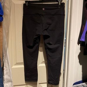 Lululemon size 6 black Luon on crop.